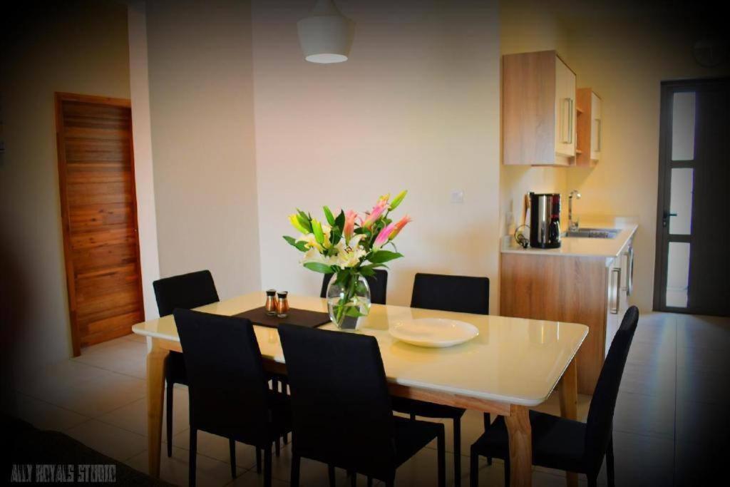 Modern And Cosy Condo: Westwood Apartments Flic-en-Flacq Exteriör bild